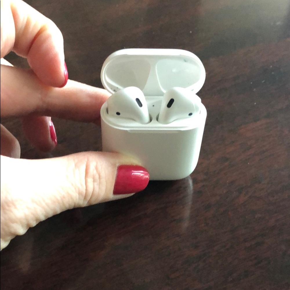 EUC white Apple AirPods